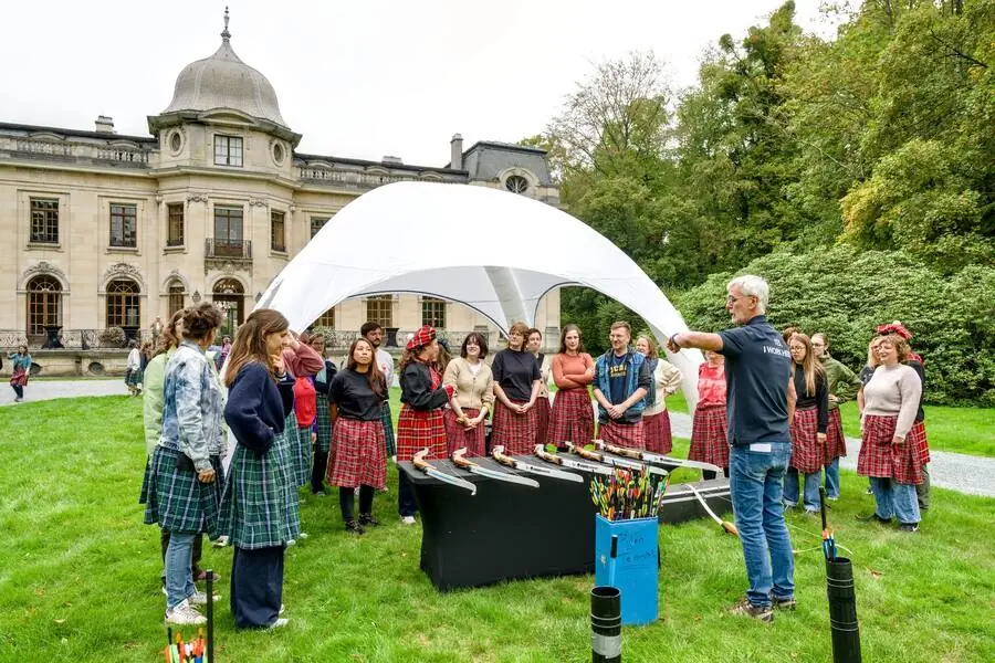 Demonstration of the games in front of the marquee, with the château behind